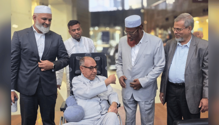 মালয়েশিয়ায় চিকিৎসাধীন মির্জা আব্বাসকে দেখতে হাসপাতালে জামায়াত সেক্রেটারি