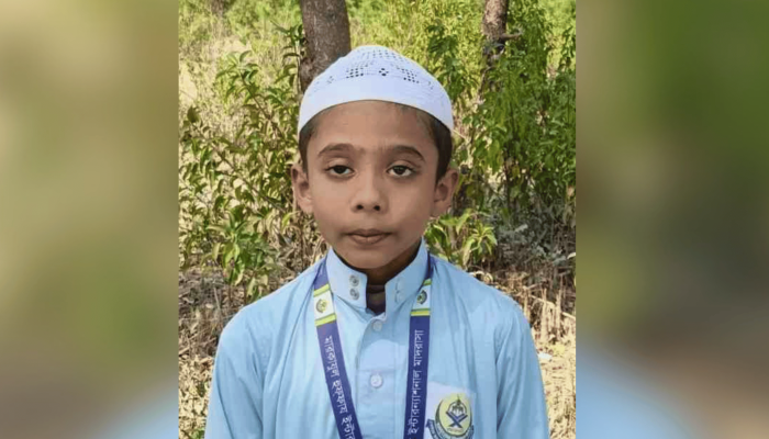 মাত্র ৮ মাসেই পুরো কোরআন মুখস্থ করল কিশোর আল আমিন