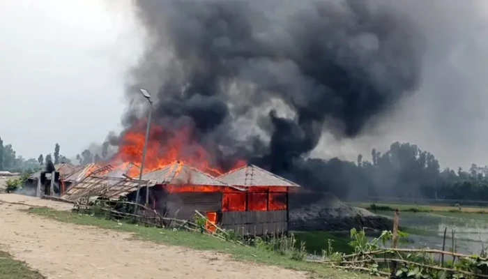 গাইবান্ধায় শিশুকে ধর্ষণচেষ্টার অভিযোগ, রেস্টুরেন্ট পুড়িয়ে দিল বিক্ষুব্ধ জনতা