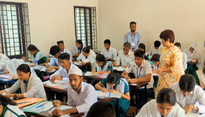 দুর্ঘটনায় দেরি হলেও এইচএসসি পরীক্ষায় বসার সুযোগ পাবেন শিক্ষার্থীরা