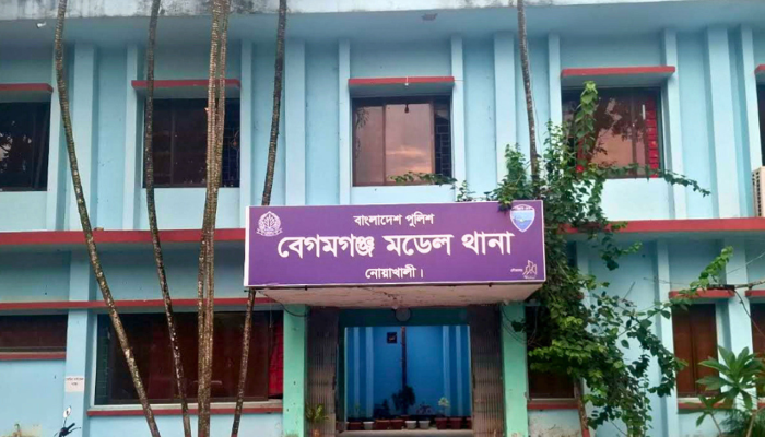 নোয়াখালীতে আলমারি খুলতেই বিষাক্ত সাপের দংশন, প্রাণ গেল গৃহবধূর