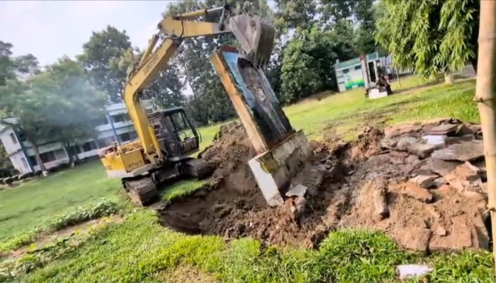ছাত্রলীগের কমিটি গঠনের ঘোষণায় মুজিব, ফজিলাতুন্নেছা ও আজমের প্রতিকৃতি ভাঙল ছাত্রদল