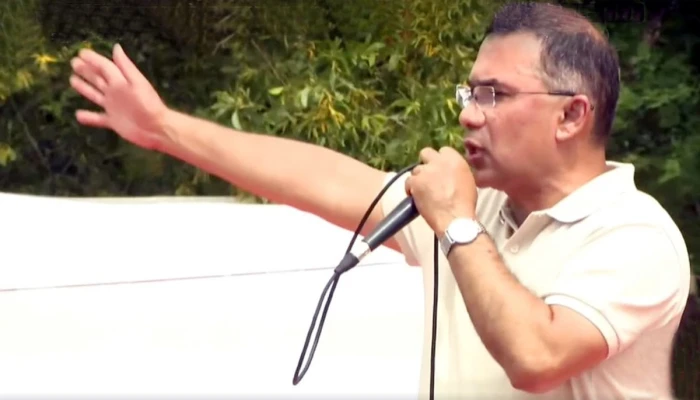 দেশের মানুষের সুখে-দুঃখে পাশে থাকা সরকারের প্রধান দায়িত্ব: মহেশখালীতে প্রধানমন্ত্রী