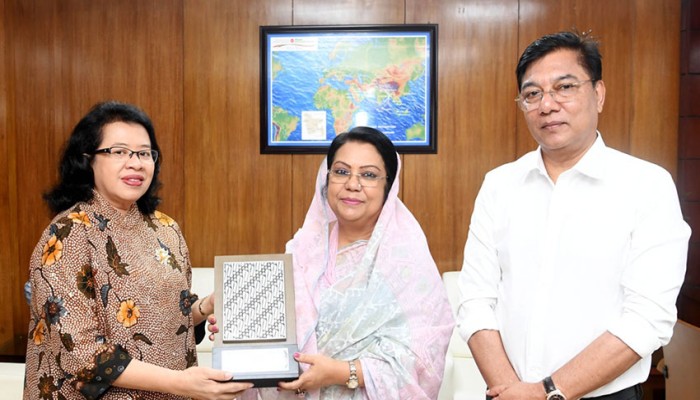 পর্যটন খাতে সহযোগিতা বৃদ্ধি ও ভিসা সুবিধা নিয়ে ইন্দোনেশিয়ার রাষ্ট্রদূতের সঙ্গে মন্ত্রীর সাক্ষাৎ