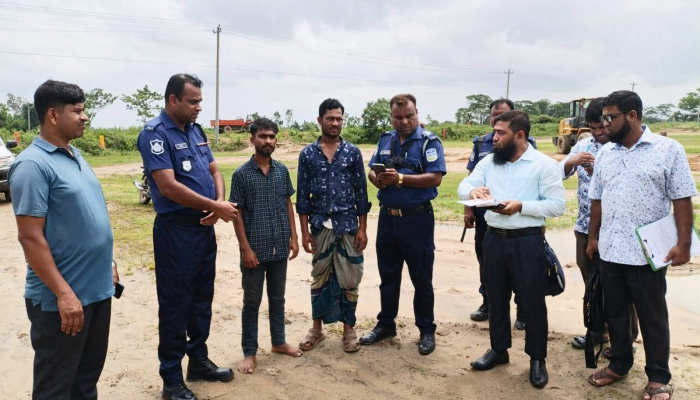 দুর্গাপুরে অবৈধভাবে বালু তোলায় দুজনকে দেড় লাখ টাকা জরিমানা