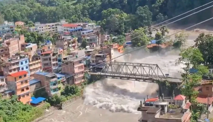 নেপালে আকস্মিক বন্যায় নিহত বেড়ে ৪৬, নিখোঁজ কয়েক শ মানুষ
