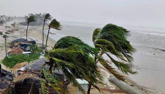 দেশজুড়ে বৃষ্টির আভাস, ৮ অঞ্চলে ঝোড়ো হাওয়ার শঙ্কা