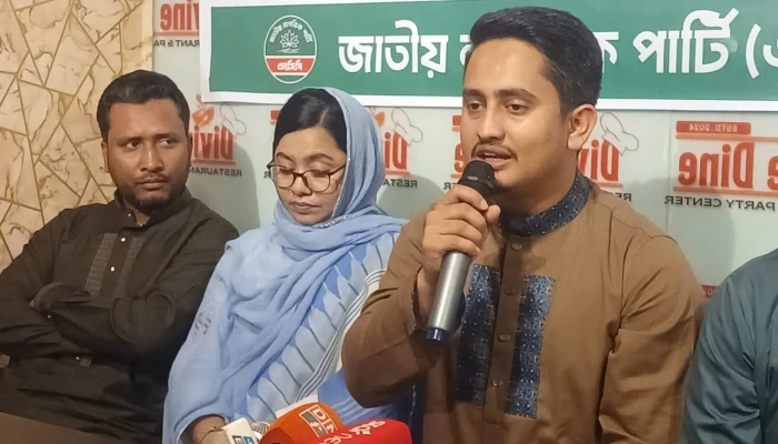 শেখ হাসিনা ফিরলে ফাঁসির কাষ্ঠে নিতে জুলাইয়ের শহীদ পরিবারই যথেষ্ট: সারজিস আলম