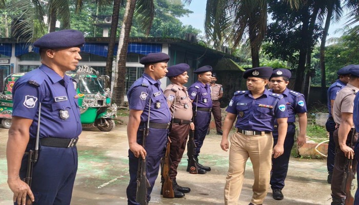লক্ষ্মীপুরে কমলনগর থানা পরিদর্শন এসপির, জনসেবা নিশ্চিতের তাগিদ