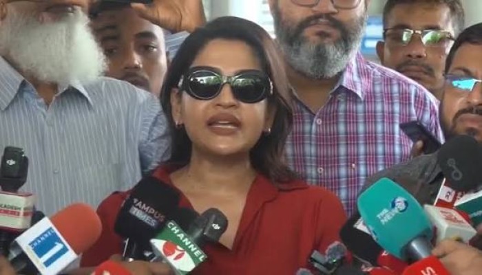ভেনিস থেকে ফিরে বিমানবন্দরে যা বললেন অভিনেত্রী বাঁধন