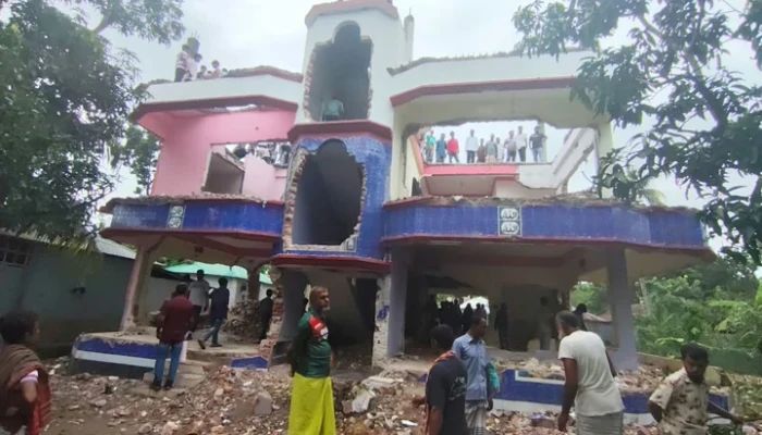 পাবনায় শিশু কলি হত্যা: আসামির বাড়িতে তৃতীয় দিনেও ভাঙচুর