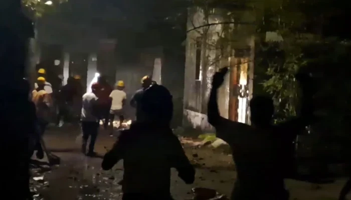 ব্রাহ্মণবাড়িয়ায় টর্চলাইট জ্বালিয়ে দুই গোষ্ঠীর সংঘর্ষ, আহত ১৫