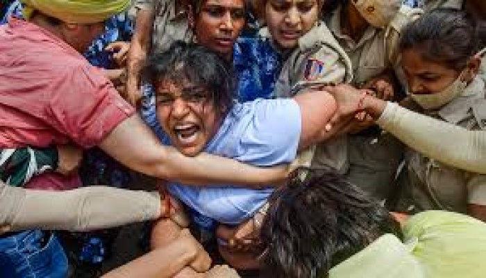 দিল্লিতে বিক্ষোভ ঘিরে শত শত আটক, মমতা-কেজরিওয়ালও হেফাজতে