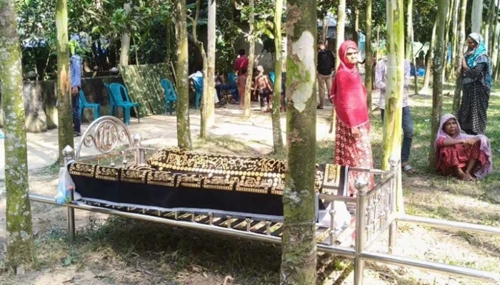 সম্পত্তি নিয়ে বিরোধ, দেড় লাখ টাকার চেক দেওয়ায় ১৬ ঘণ্টা পর বাবার দাফনে সম্মতি মেয়ের